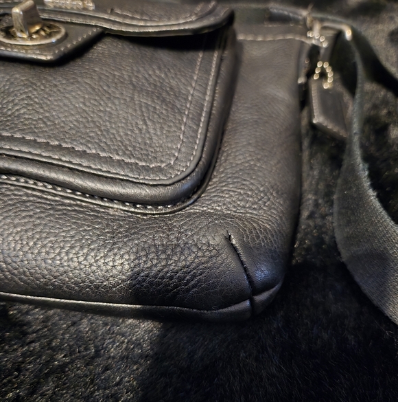 Coach Penelope Turn Lock Crossbody Black Leather - Picture 4 of 7